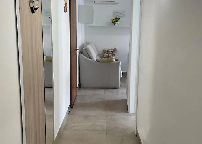 Modern In Location Μπιμπιόνε